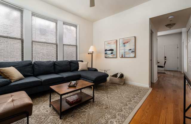 908 N Damen Ave photos photos