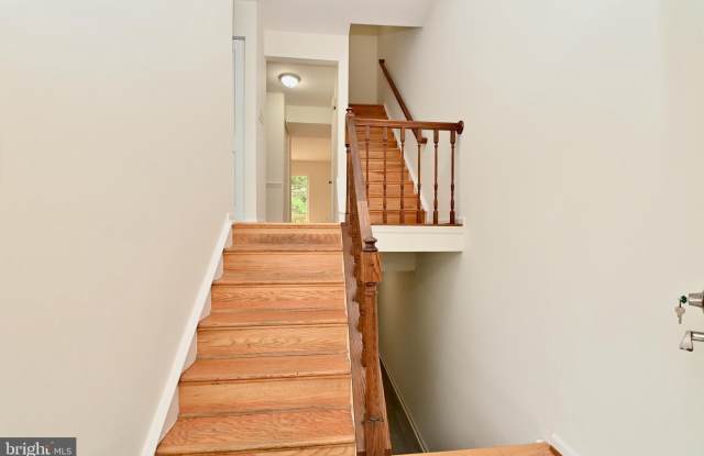 5225 LEEWARD Lane Gallery 4
