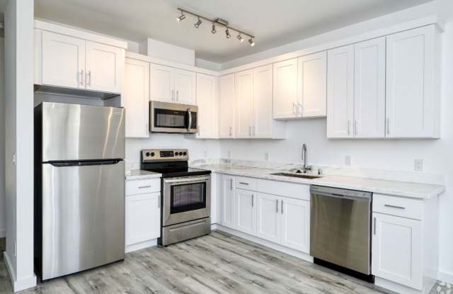 Beautiful 2 Bed/2 Bath Apartment in Edmonds with In-Unit Laundry and A/C! photos photos