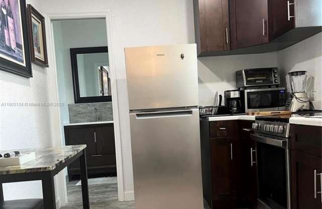 2001 N Park Rd - 2001 North Park Road, Hollywood, FL 33021