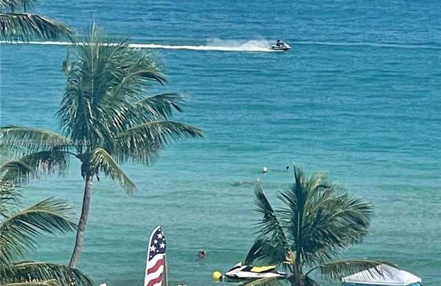 5161 Collins Avenue Gallery 2