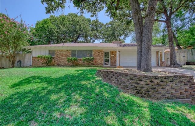 605 W Cheryl Avenue - 605 West Cheryl Avenue, Hurst, TX 76053
