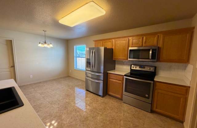 Welcome Home to 2415 Isabelle Dr! Gallery 4