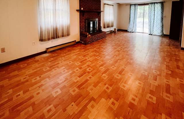 3 Bedroom, 2.5 Bath House in Hethwood w/ Pool access Gallery 3