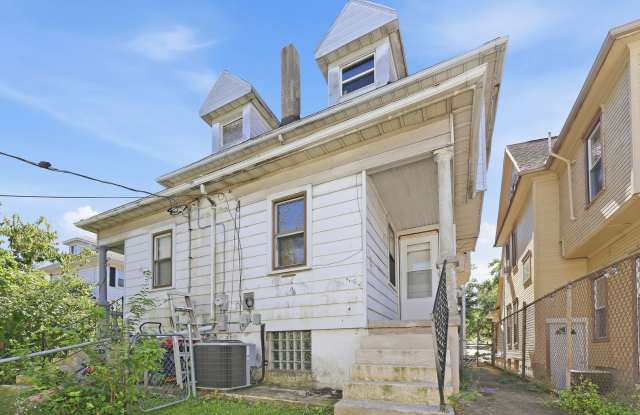 2105-2107 Wyoming Street Gallery 4