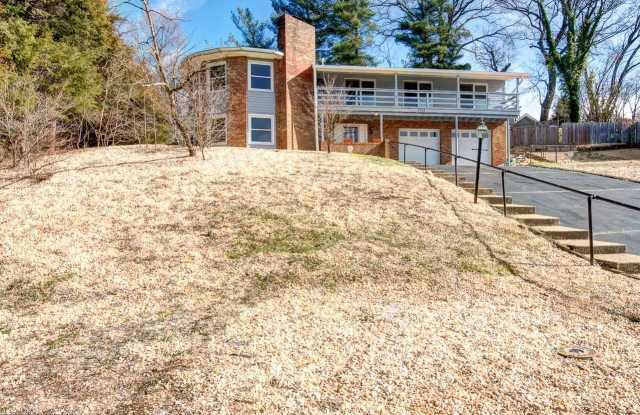 7318 RIVERHILL ROAD Gallery 2