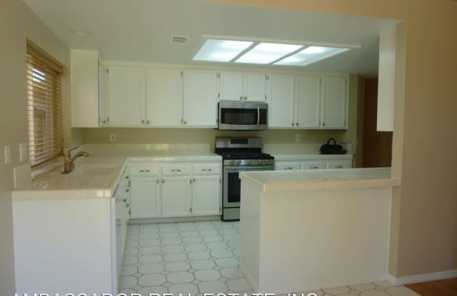 1422 Green Oak Road - 1422 Green Oak Road, Vista, CA 92081