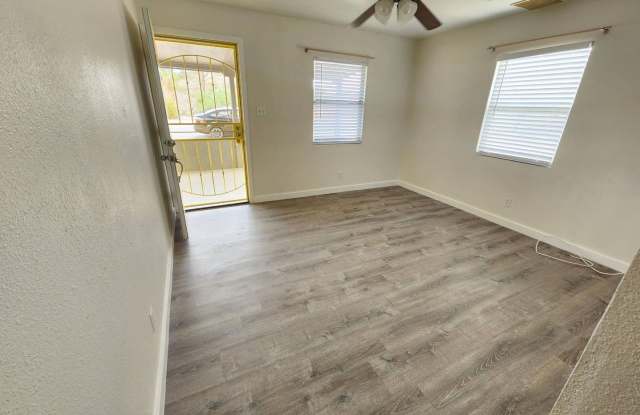 *$100 Move In Special* Cute 2 Bedroom 1 Bath Home Gallery 4