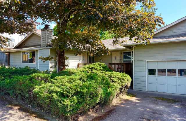 Charming 2-bedroom, 1-bath duplex in Springfield, OR photos photos
