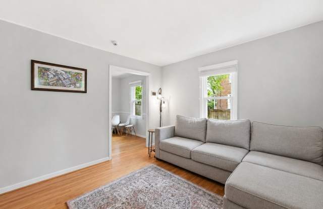 Welcome to 5935 Williamsburg Road, a beautifully updated three-level duplex in the highly sought-after Jefferson Manor community of Alexandria. Gallery 4