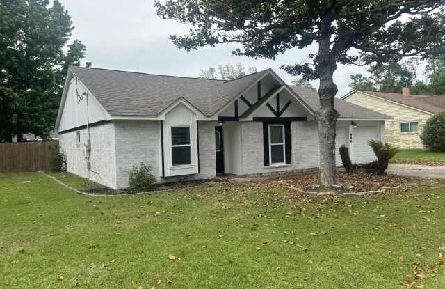 696 Apuwai Place - 696 Apuwai Place, Diamondhead, MS 39525