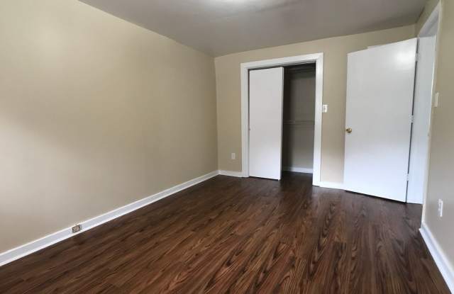 Now Leasing: First Month Free & No Deposit! Charming Carriage House near Downtown Savannah Gallery 4