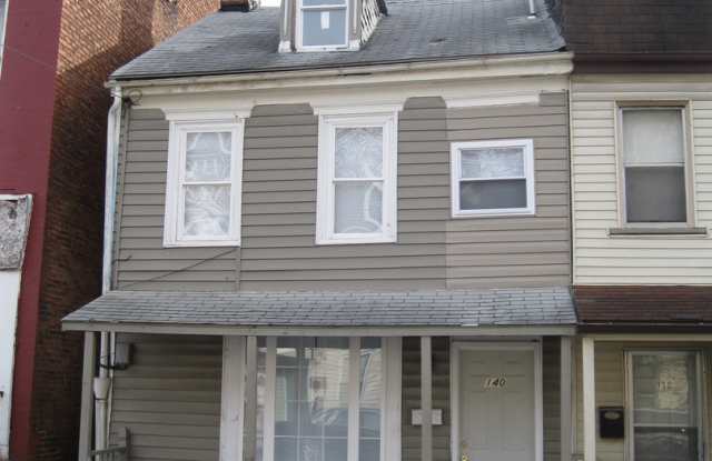 3 Bedroom House with Yard-York City SD Gallery 1