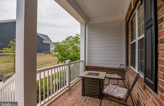 392 BUCKEYE Circle Gallery 2