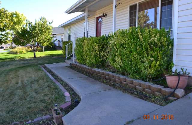 5 Bedroom 3 Bath with 2 garages! Pet Friendly! Large fenced yard! Lots of Space! - 2114 North Wedgewood Lane, Cedar City, UT 84721