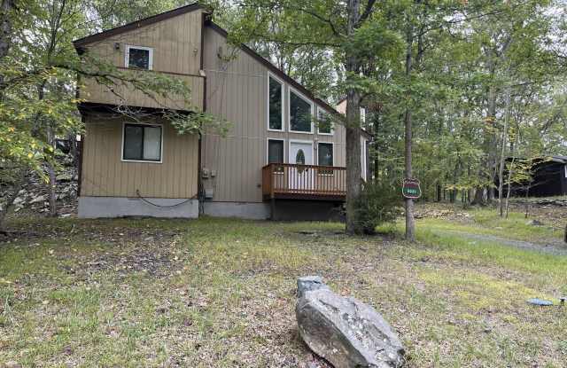 5031 Woodbridge Drive E - 5031 Woodbridge Drive East, Saw Creek, PA 18324