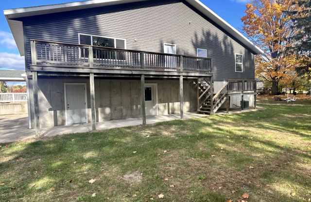 216 Wilcox Parkway - 6 photos photos
