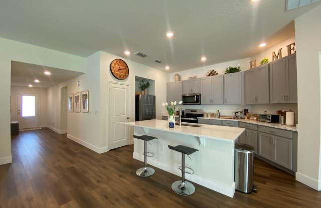 *1000 OFF 1ST MONTH FREE* Spacious 4 Bed, 2 Bath Home Backing to Preserve - 16324 Winding Preserve Circle, Four Corners, FL 34714