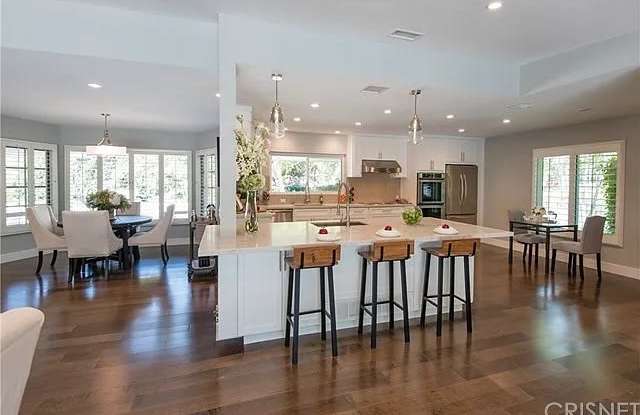 4441 Densmore Avenue Gallery 4