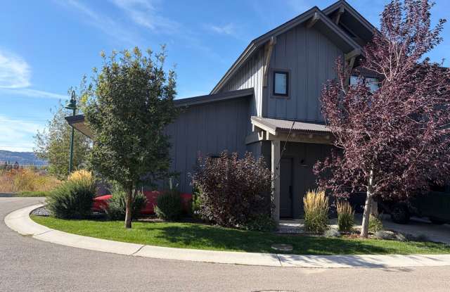 Beautiful & modern unfurnished 3-bedroom, 2.5-bath townhome in Victor Gallery 1