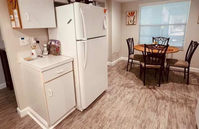 9300 CLUBSIDE Circle Gallery 4