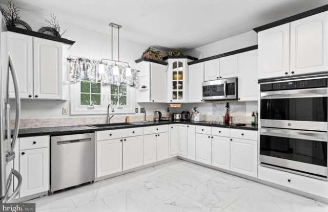 7403 BARRISTER Court Gallery 2