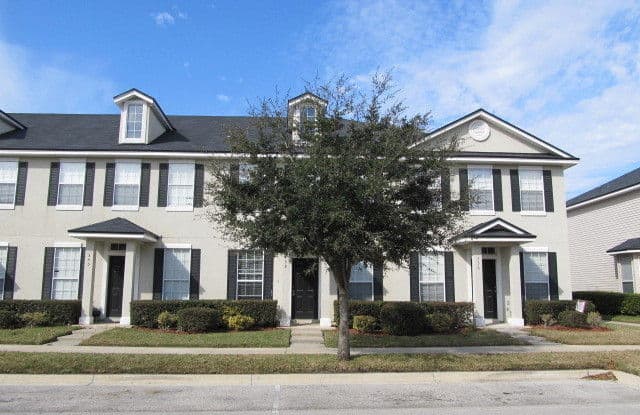 338 PECAN GROVE DR - 338 Pecan Grove Drive, Oakleaf Plantation, FL 32073