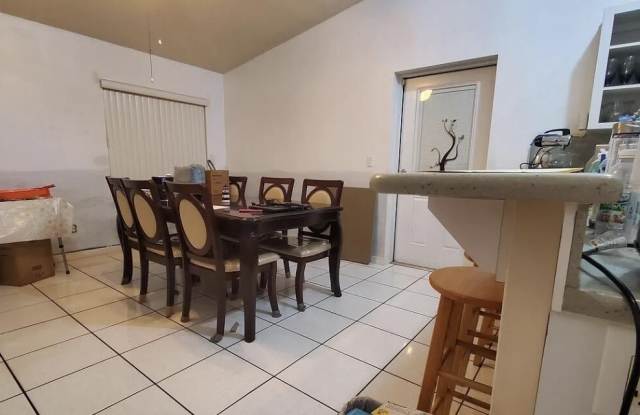 3004 SE Suntan Court SE Gallery 2
