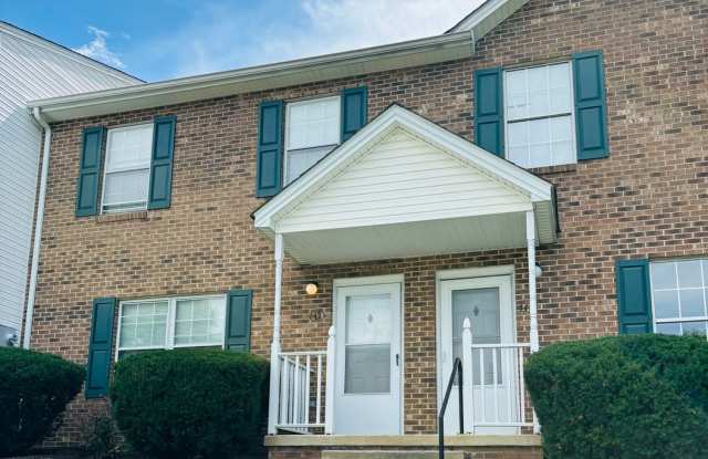 4 Bedroom 2.5 Bath Townhouse Gallery 4