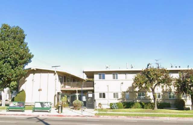 8770 Woodman Ave photos photos