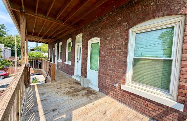 {2201 - D} Updated Pendleton Heights Condo Available Immediately Gallery 1
