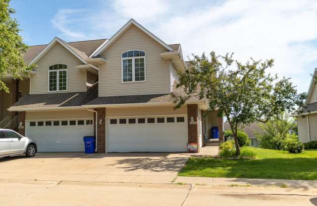 $1,950 | 3 Bedroom, 3.5 Bathroom Multi Floor Town Home | Pet Friendly* | Available for August 1st 2025 Move In! - 1656 Ranier Drive, Iowa City, IA 52246
