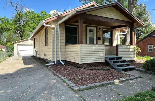 3 Bedroom 1.5 Bathroom Finished Basement 2 Stall Detached Garage photos photos
