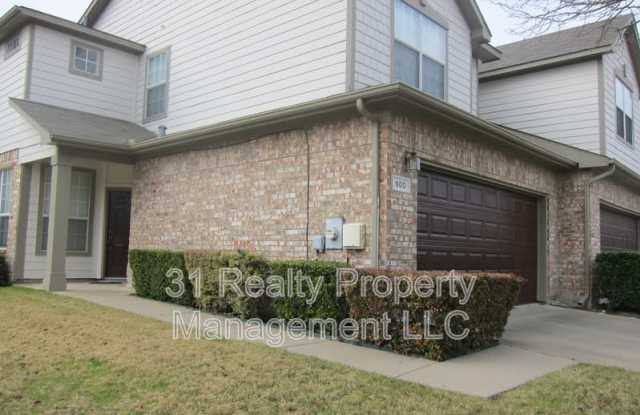 900 Englewood Ln - 900 Englewood Lane, Plano, TX 75025