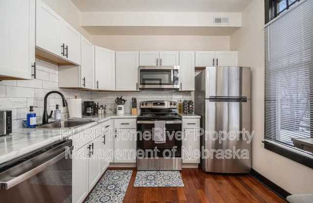 2518 Woolworth Avenue Gallery 4