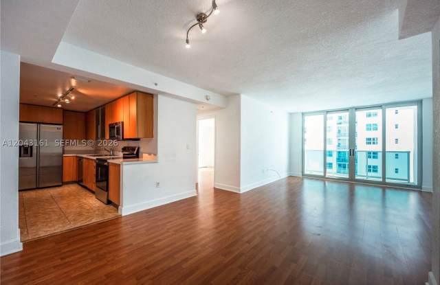 7501 E Treasure Dr Gallery 2