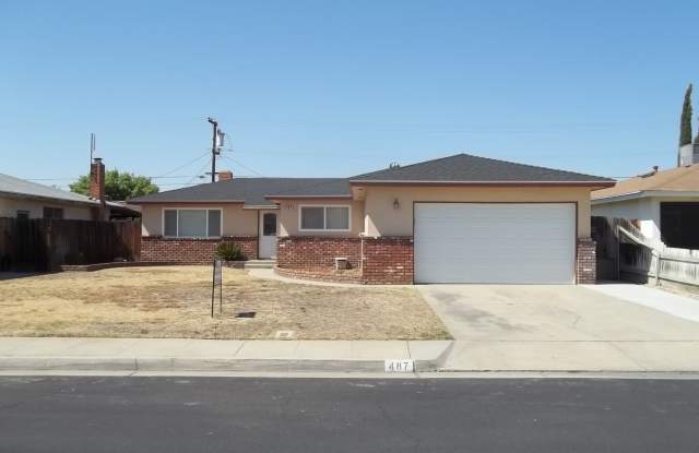 Clovis area home offering nice updates. Close to Fresno State, shopping and FWY 168. photos photos