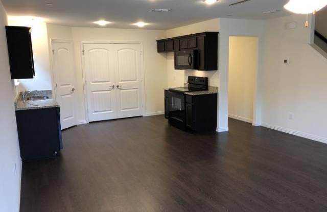 1321 Lakecrest Lane Gallery 4