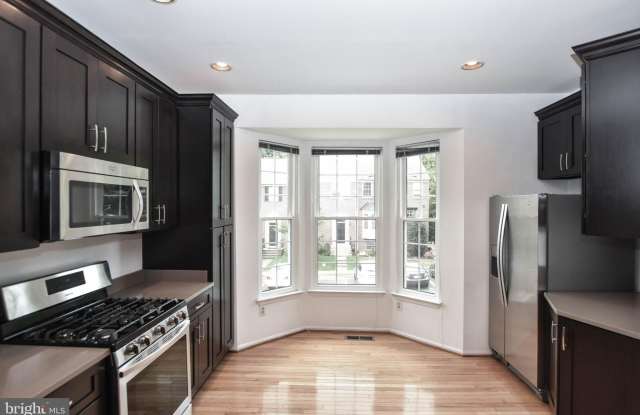 47616 COMER Square Gallery 2