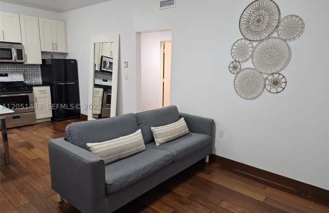 622 15th St photos photos
