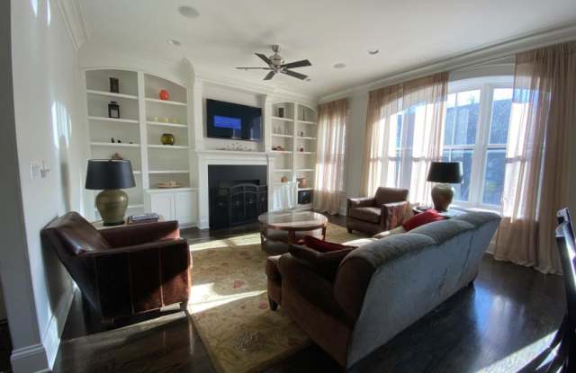 2138 West Roscoe St. photos photos