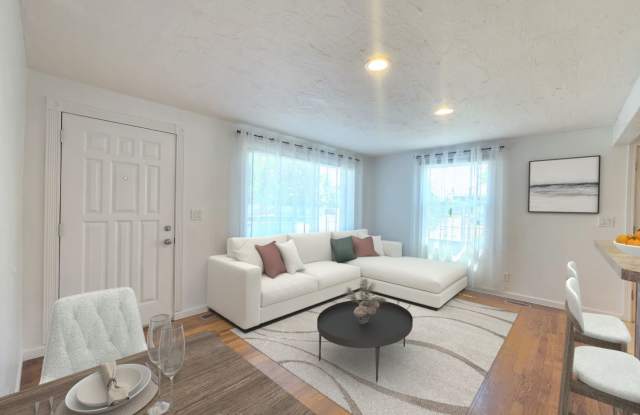 $2,900 - 3 Bed / 2 Bath Charming Home with Huge Shop in North Spokane Gallery 4