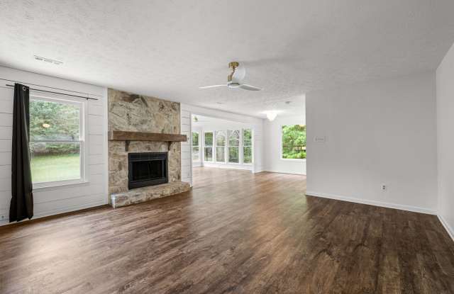 Updated 3 bedroom in Starr’s Mill School District Gallery 4