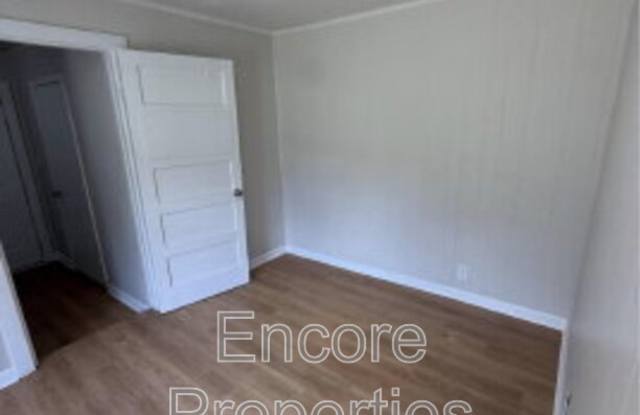 1408 Roanoke Street Gallery 4