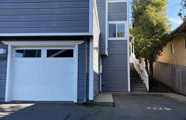 Great West Petaluma 2/1.5 Home - 422B Upham Street photos photos