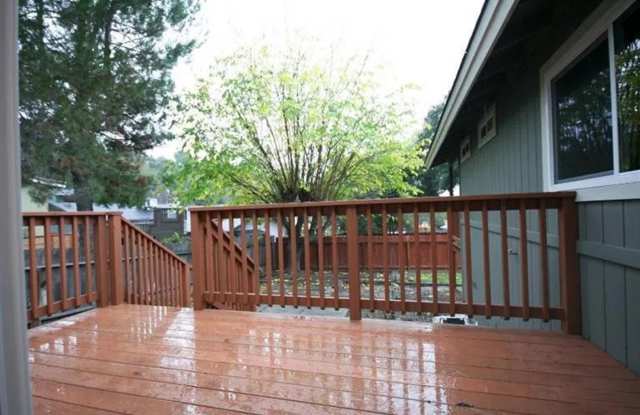 Nice single level home - great neighborhood Gallery 4