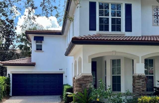642 Castle Dr photos photos