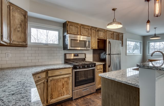 4955 30th Ave S - 4955 30th Avenue South, Minneapolis, MN 55417