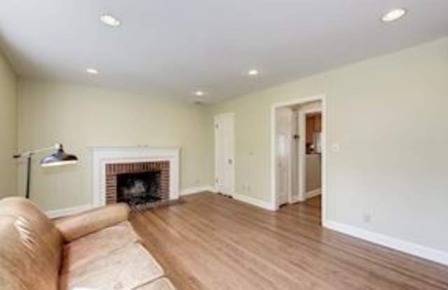 8402 Cedar St Gallery 4