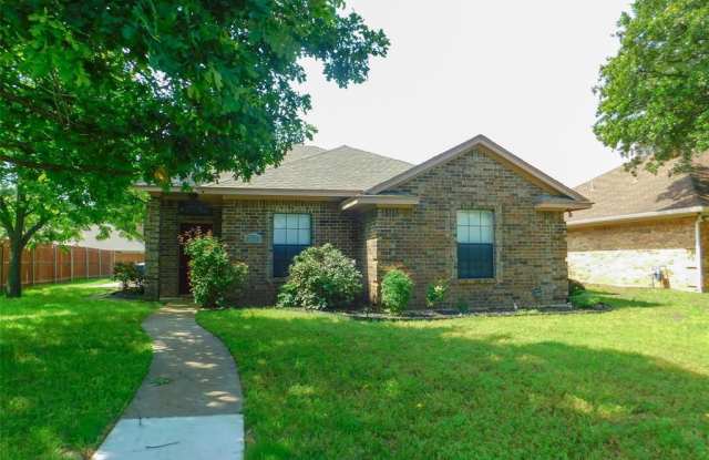 204 Tanglewood Street - 204 Tanglewood Street, Denton, TX 76207